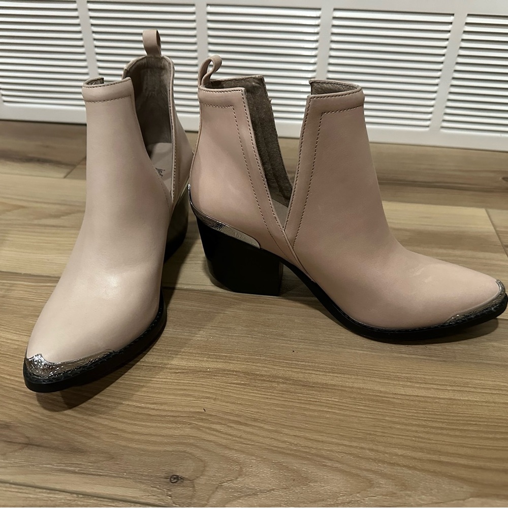 Jeffrey Campbell Cromwell Leather Boots Beige BRAND NEW